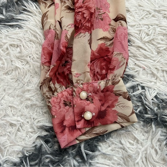 Floral Ruffle Blouse - Picture 5 of 7